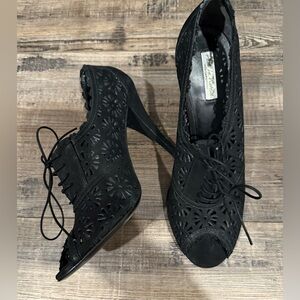 Pour La Victoire Black Lace-Up Laser Cut Black Suede Peep Toe Ankle Booties 10